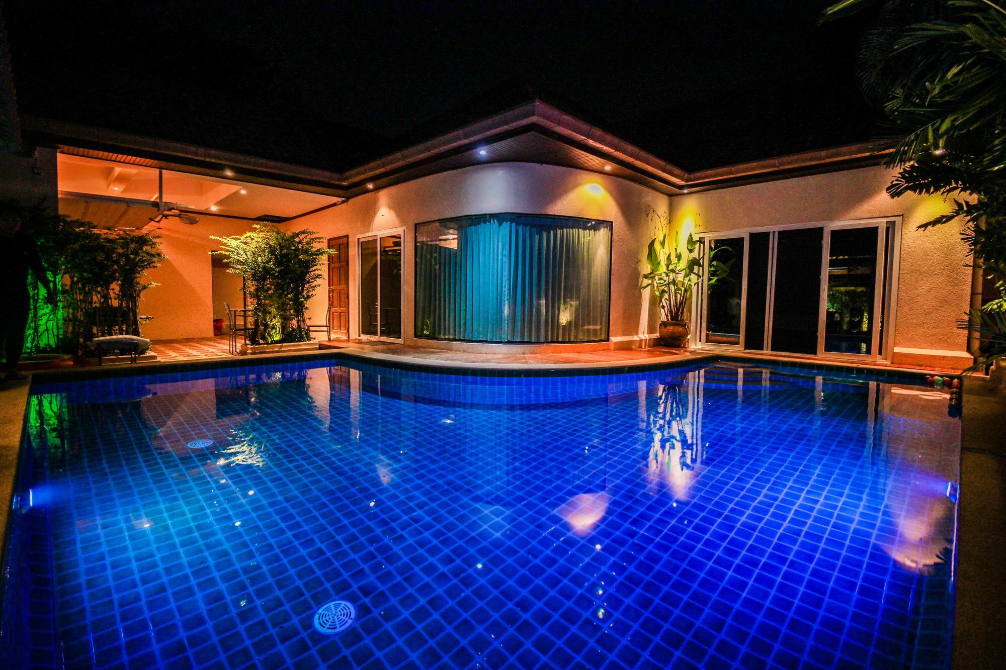 Cosy Beach Pool Villas By Pattaya Sunny Rentals Екстериор снимка