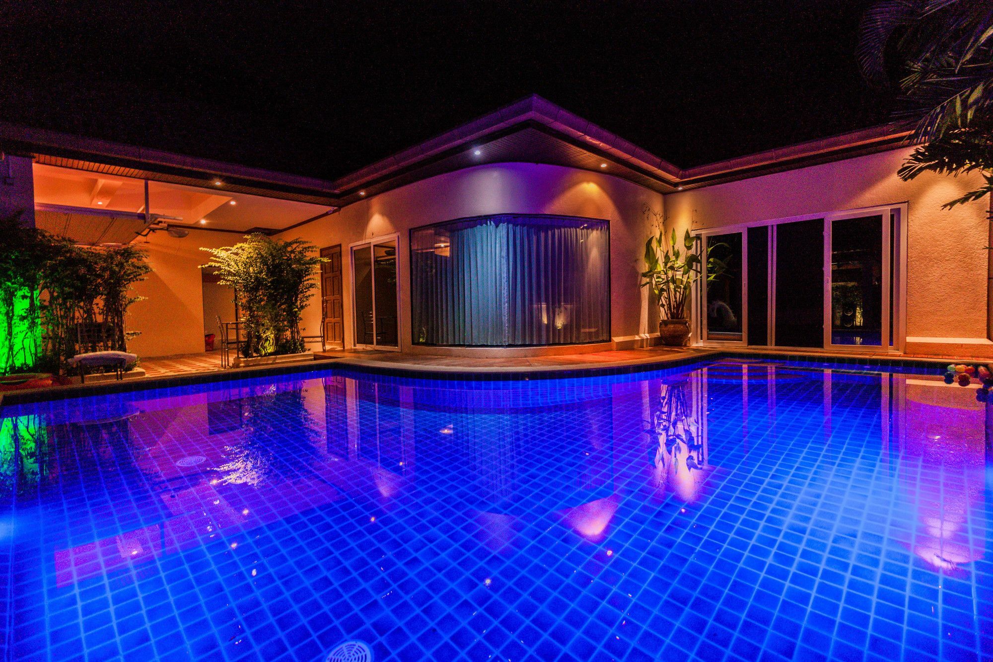 Cosy Beach Pool Villas By Pattaya Sunny Rentals Екстериор снимка